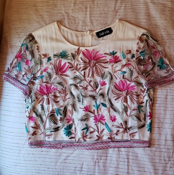 Fab'rik Embroidered Coordinating Crop Top/Short Set - Picture 4 of 7